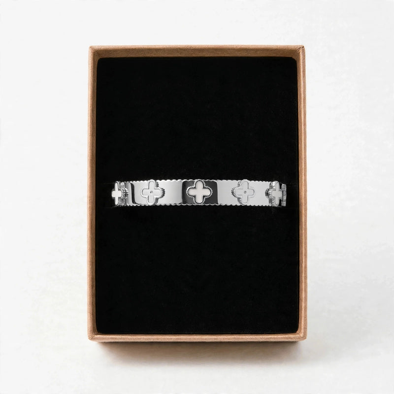 Brazalete Trébol Blanco de Gotitas de Miel en acero inoxidable. Envío en Panamá.