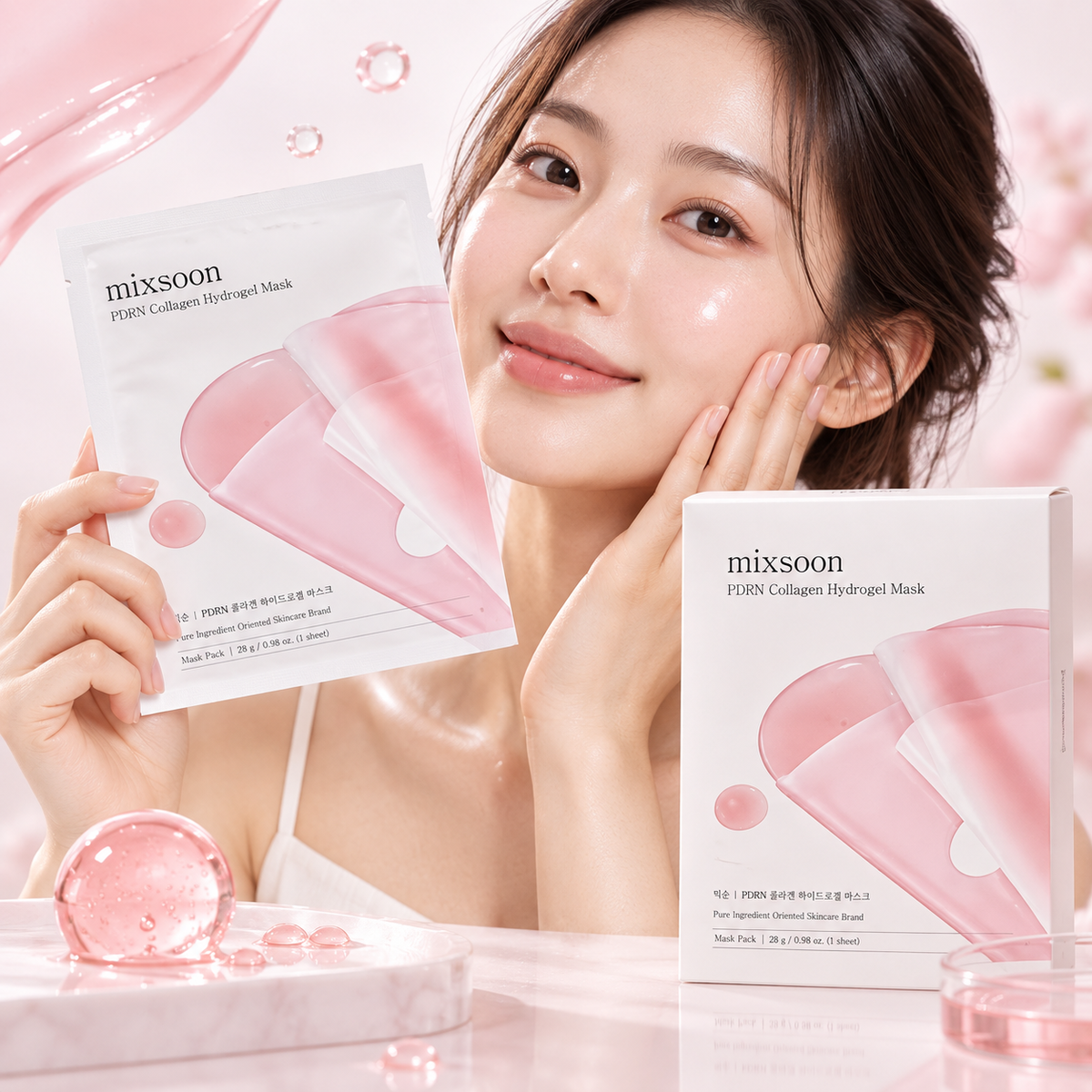 Modelo sosteniendo Mixsoon PDRN Collagen Hydrogel Mask - piel hidratada y luminosa, disponible en Panama
