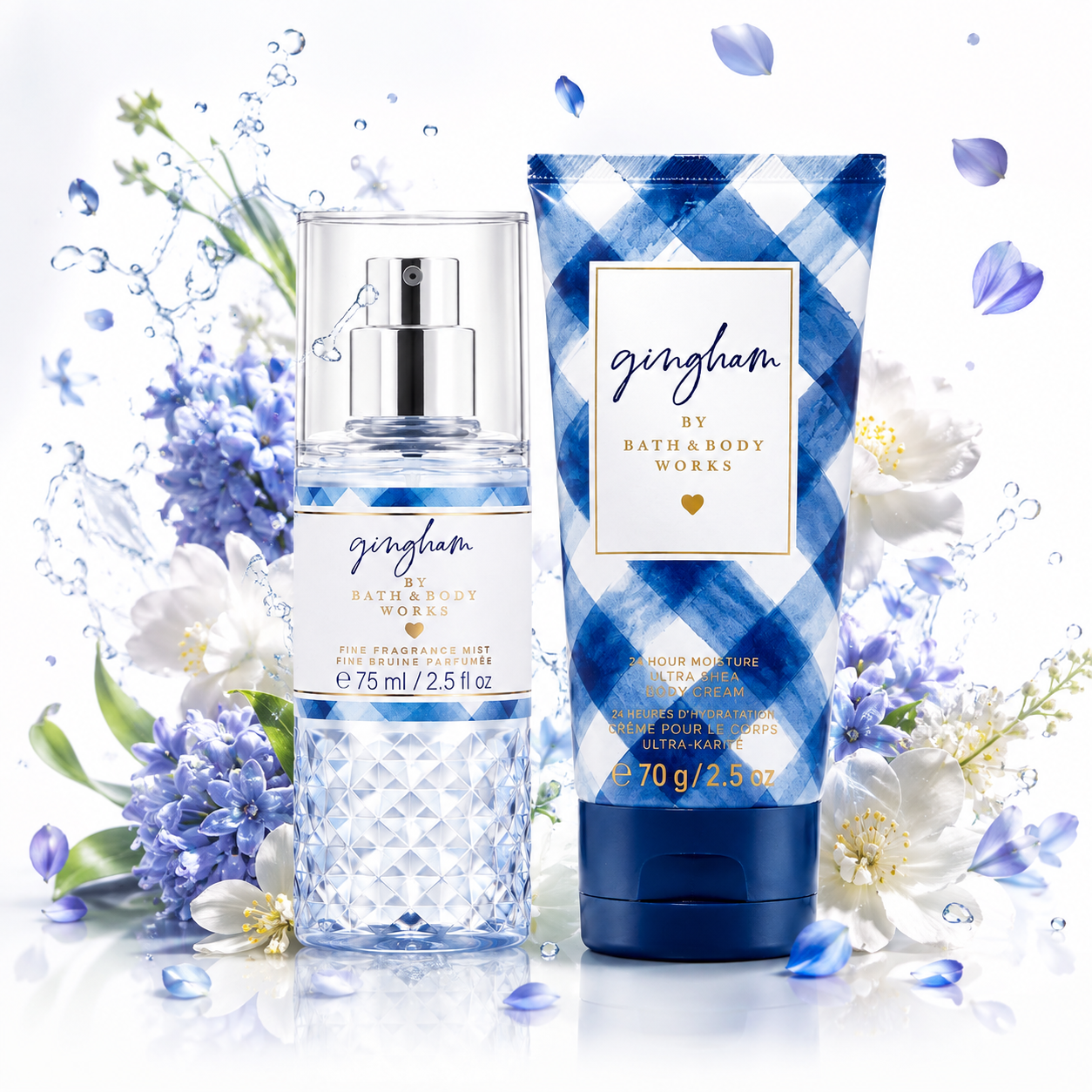 Bath & Body Works Gingham Mini set con body mist y crema corporal rodeados de flores lilas y blancas con splash de agua y pétalos